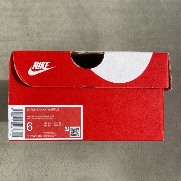 Nike Fontanka Waffle Tennis Shoes - Picture 2 of 2